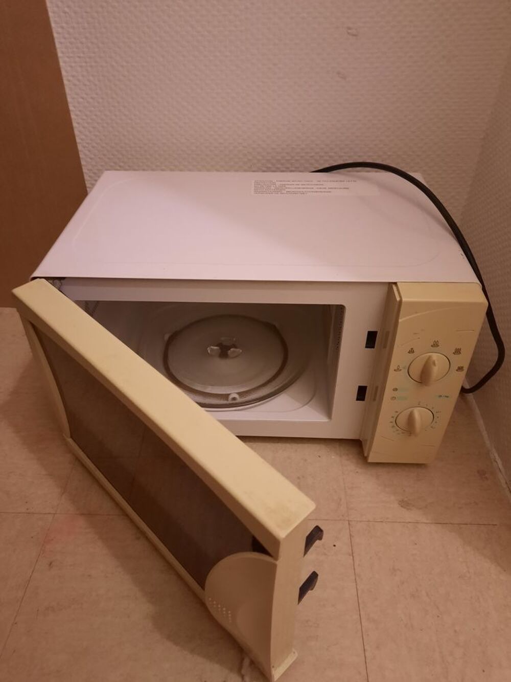  micro-ondes &agrave; r&eacute;parer fonctionne pas Electroménager