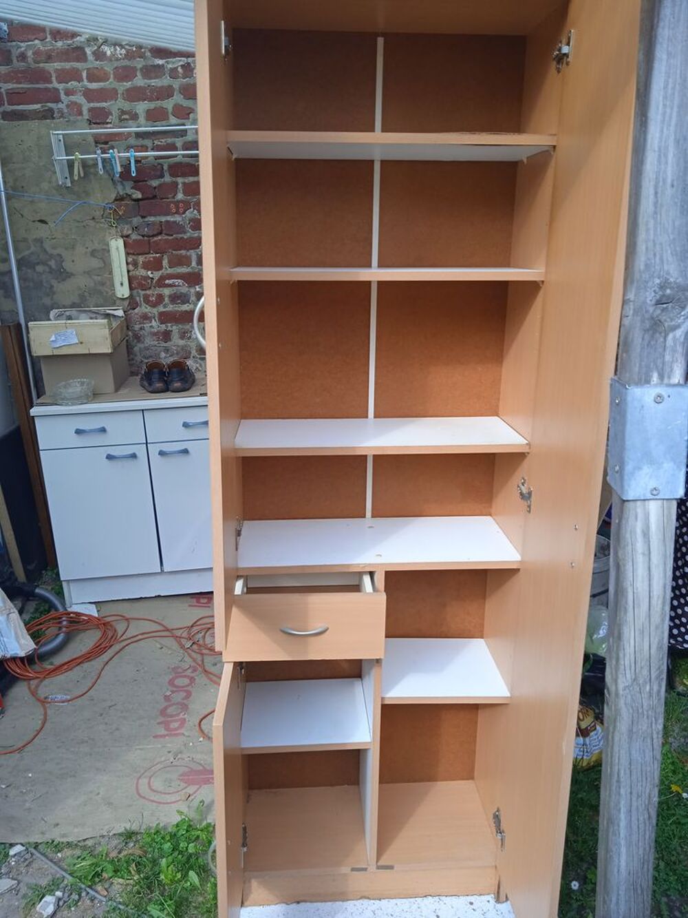 Armoire de rangement salle de bain . Meubles