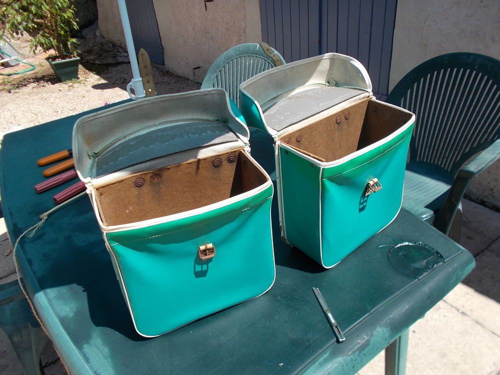 1 paire de sacoche vintage 1950/60/70 tres bon &eacute;tat Vélos