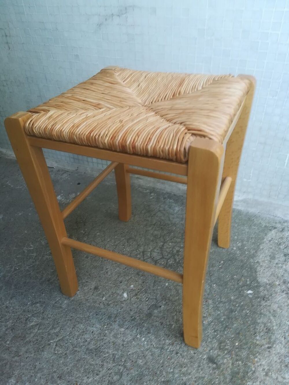 Petit tabouret en osier Décoration