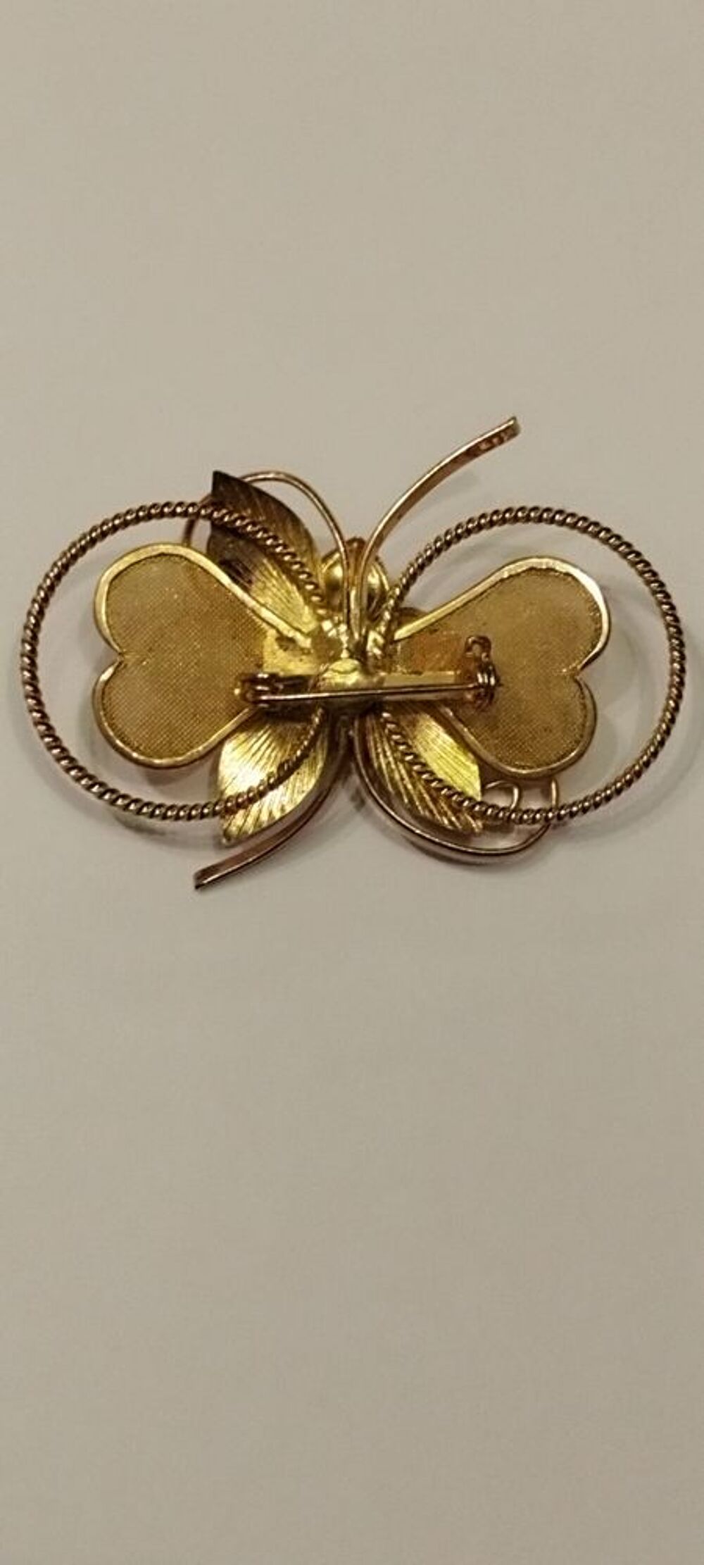 Broche Dor&eacute;e avec Perle nacr&eacute;e, Fleur 5,5 x 4,5 cm Bijoux et montres