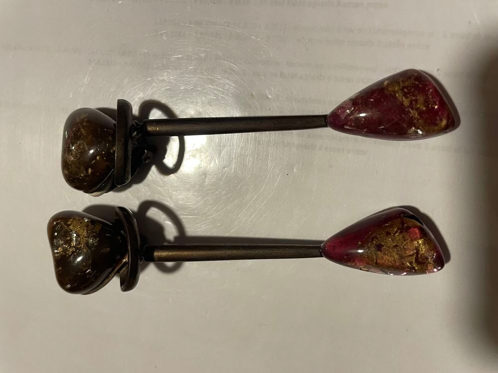 BO r&eacute;sine ambr&eacute;e feuille d'or pendant r&eacute;sine rouge LACROIX Bijoux et montres