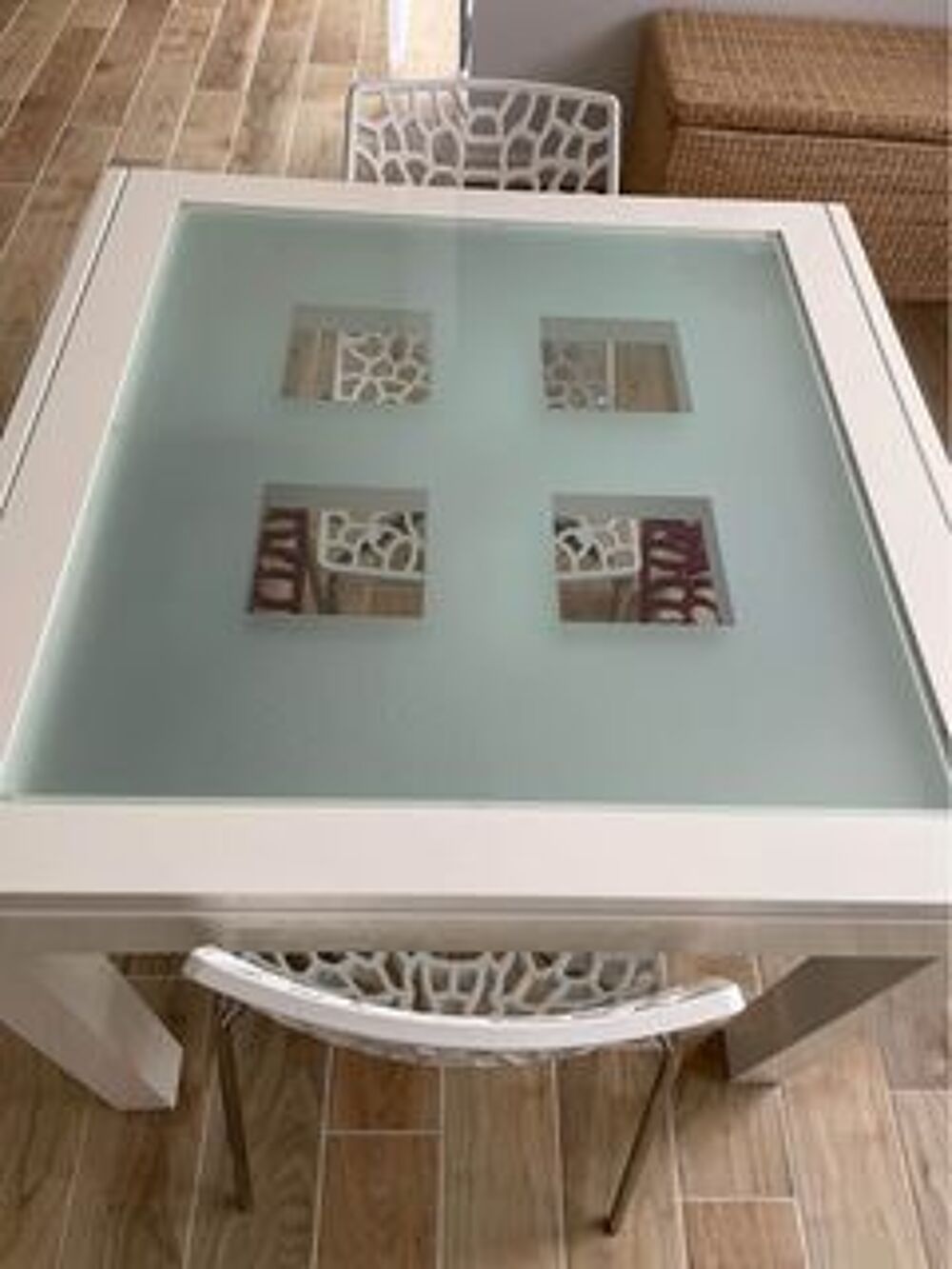 Table carr&eacute;e moderne extensible Meubles