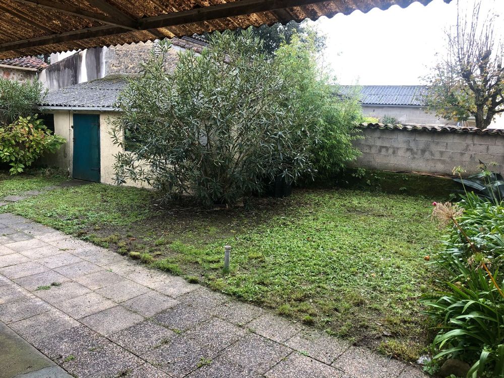 Vente Maison Maison de ville 4 chambres et jardinet Châteaubernard