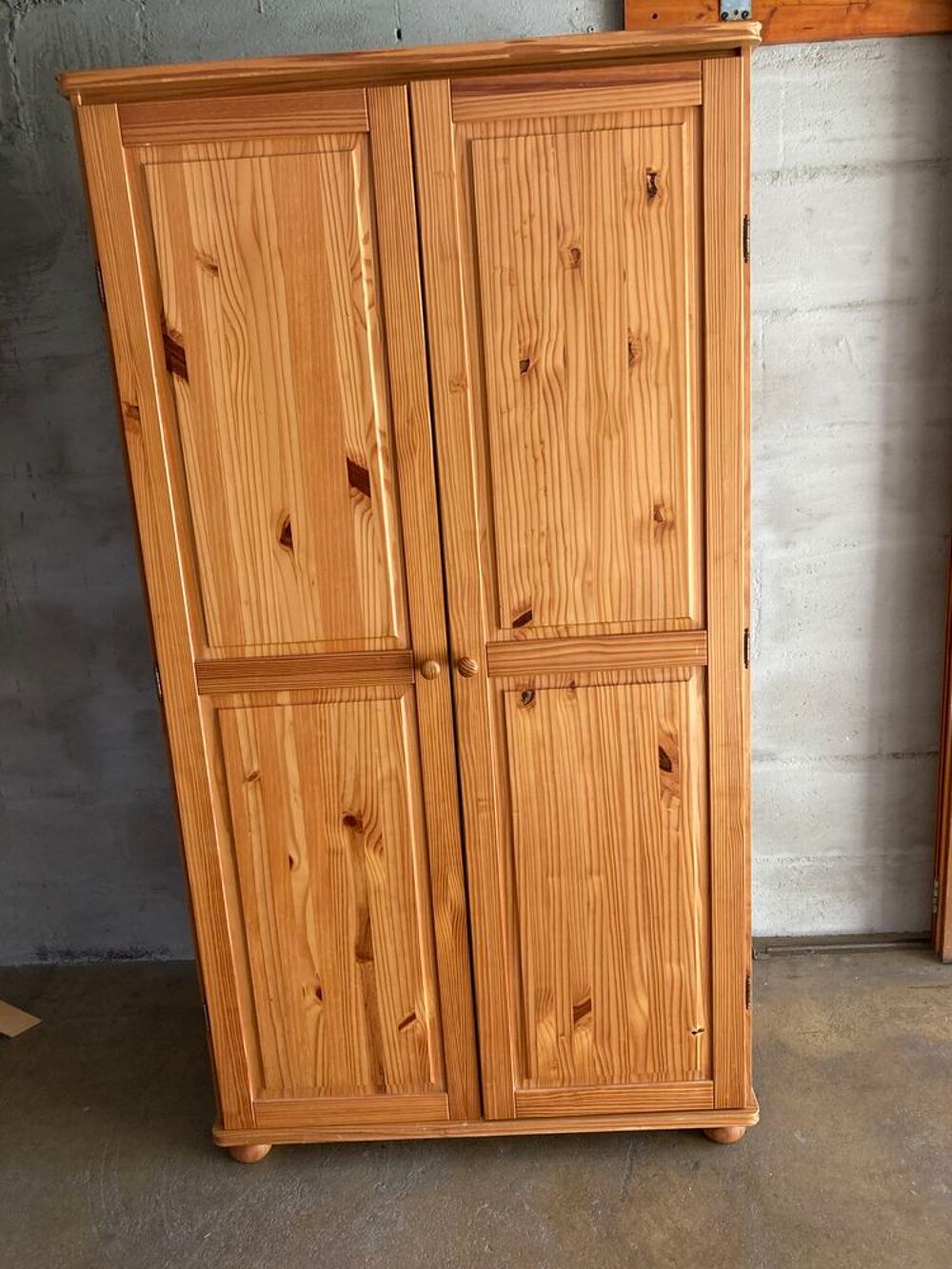Armoire chambre enfant 
Dimension 1m80 h l95 profondeur 54. Mobilier enfants