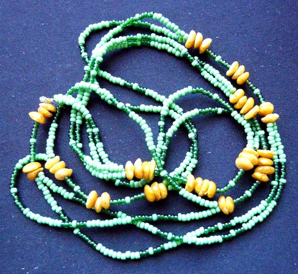 Collier Ethiopien de perles et coques naturelles ann&eacute;es 70's Bijoux et montres
