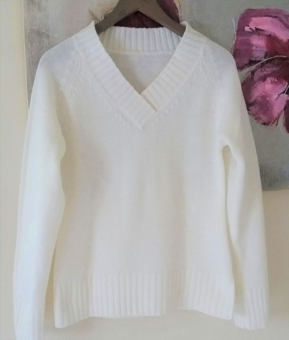 Pull &eacute;cru &agrave; col V pull mi fin tout doux &eacute;tat neuf T 38 - 40 Vêtements