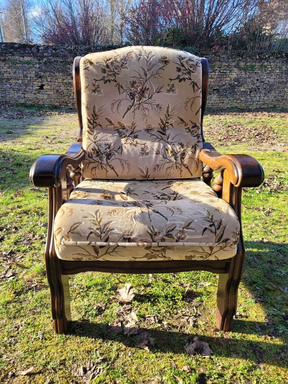 Table / Fauteuil / Meuble Meubles