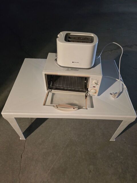Table basse de jardin ou de Salon Neuve jamais utilisée .
38 Caen (14)