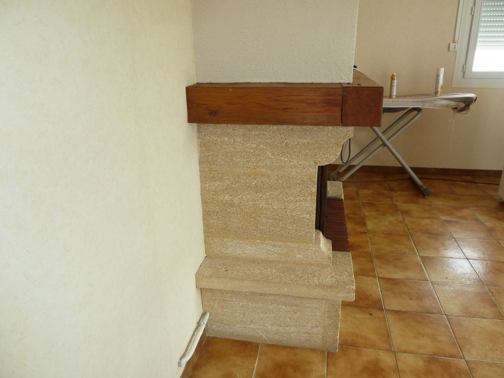 Chemin&eacute;e en pierre du Gard Bricolage