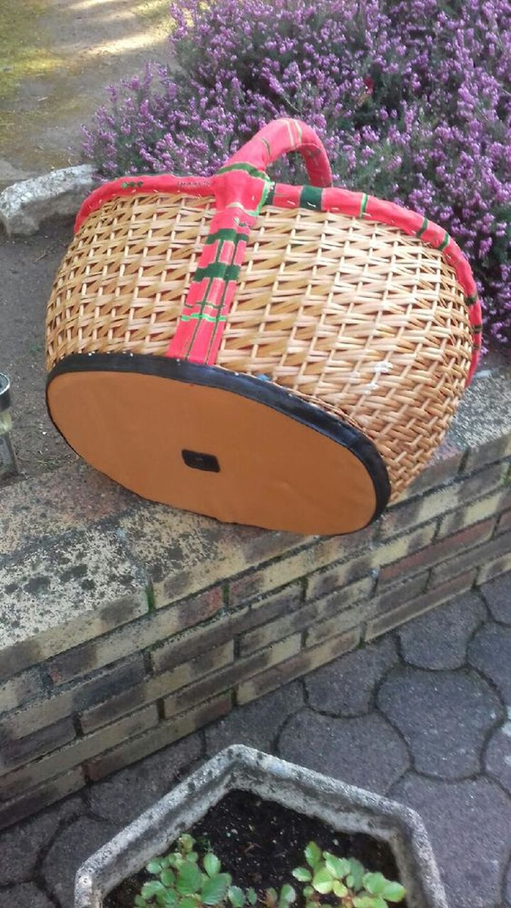 Superbe panier doubl&eacute; avec pochette 