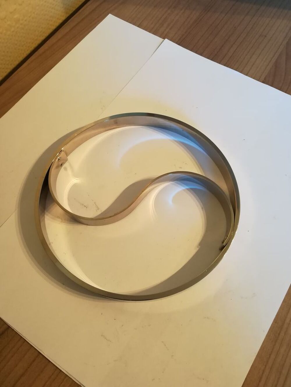 DESSOUS DE PLAT EN METAL ARGENTE / SOUS PLAT 
Cuisine