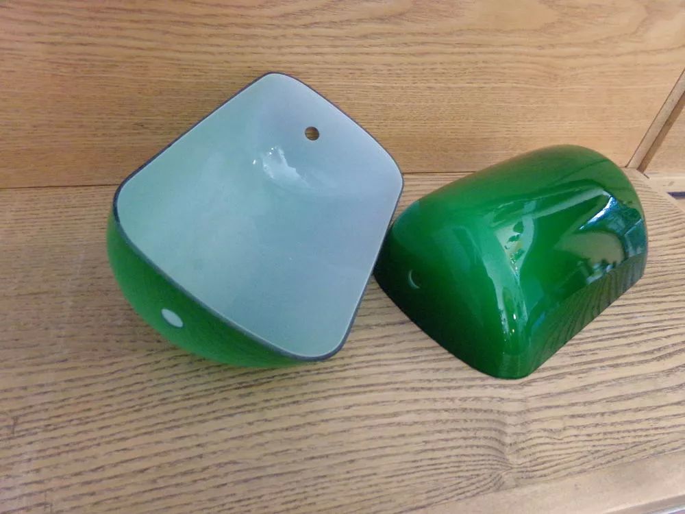 1 un GRAND abat-jour baignoire en opaline verte et blanche p Décoration