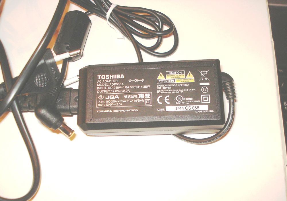 Chargeur Toshiba 12V 2A Matériel informatique