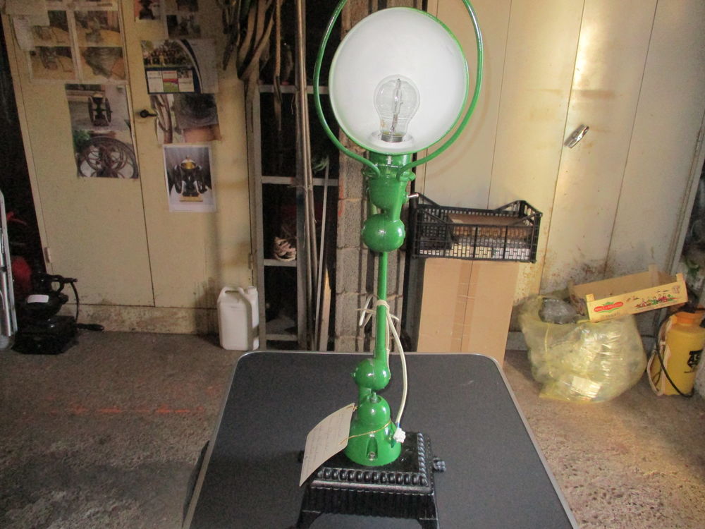 LAMPE JIELD&eacute; avec 2 bras elle fonctionne 