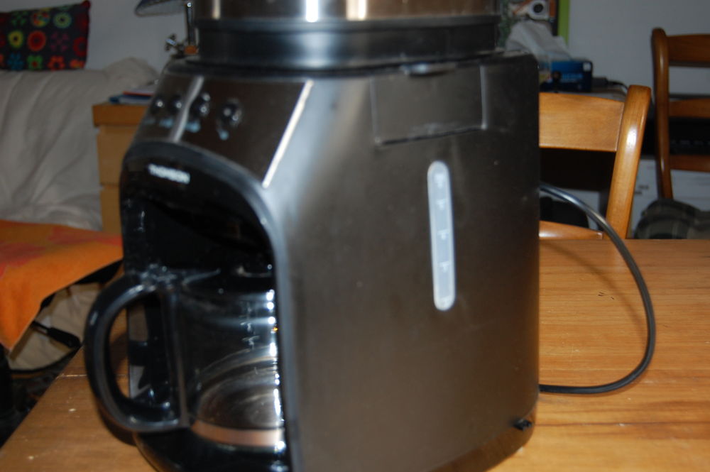 cafetiere Thomson ref:THCOG226B Electromnager