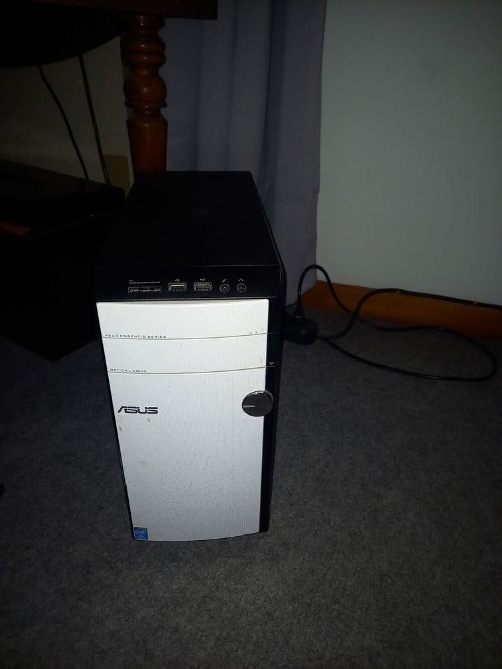 PC fixe avec accessoires Matériel informatique