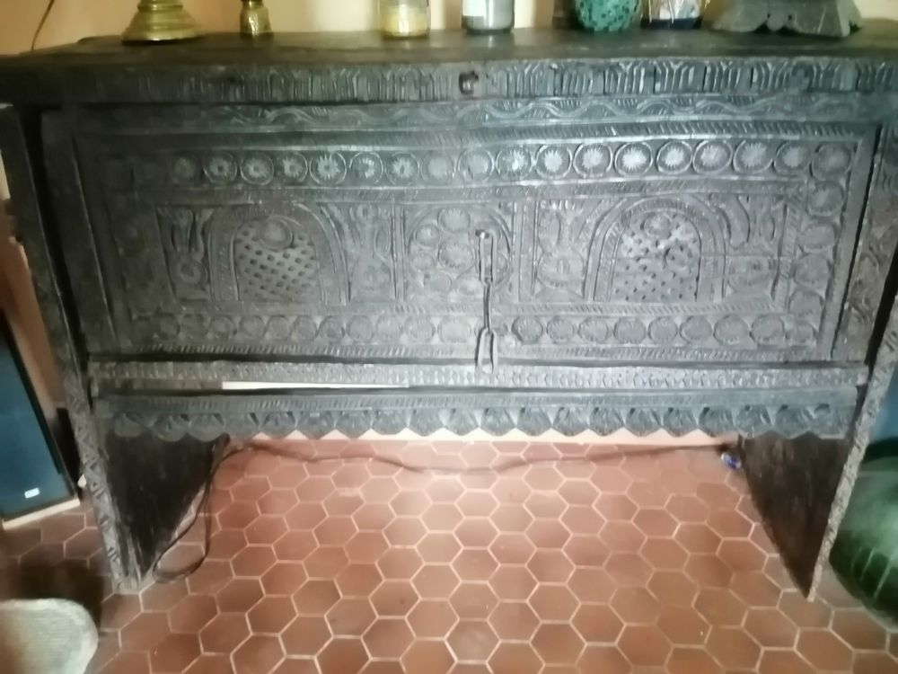 Grand coffre moyen &acirc;ge pi&egrave;ce unique Meubles