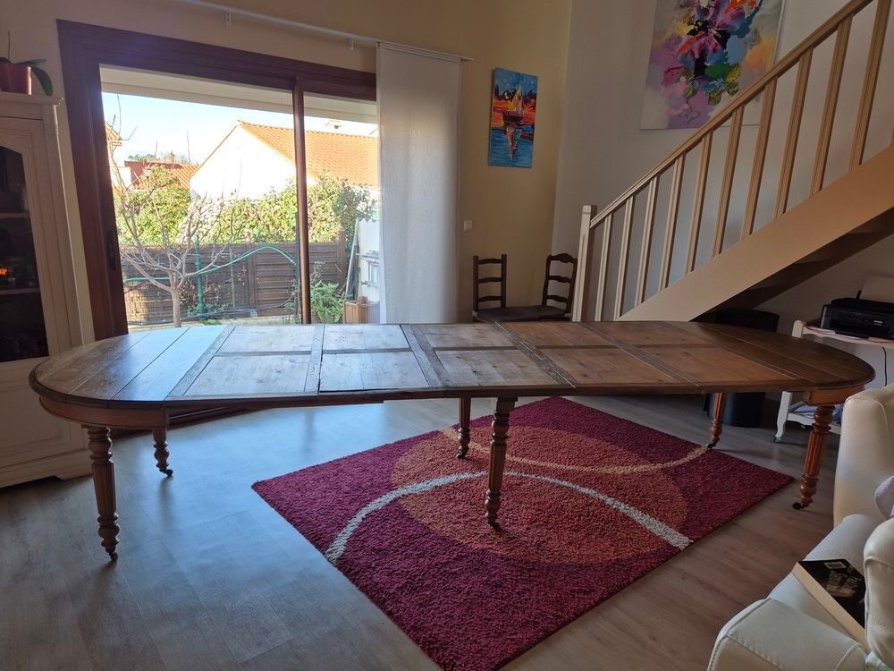 table ronde en noyer +6 chaises Meubles