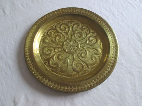 Dinanderie - Plat en cuivre travaill� main 55 Chauriat (63)