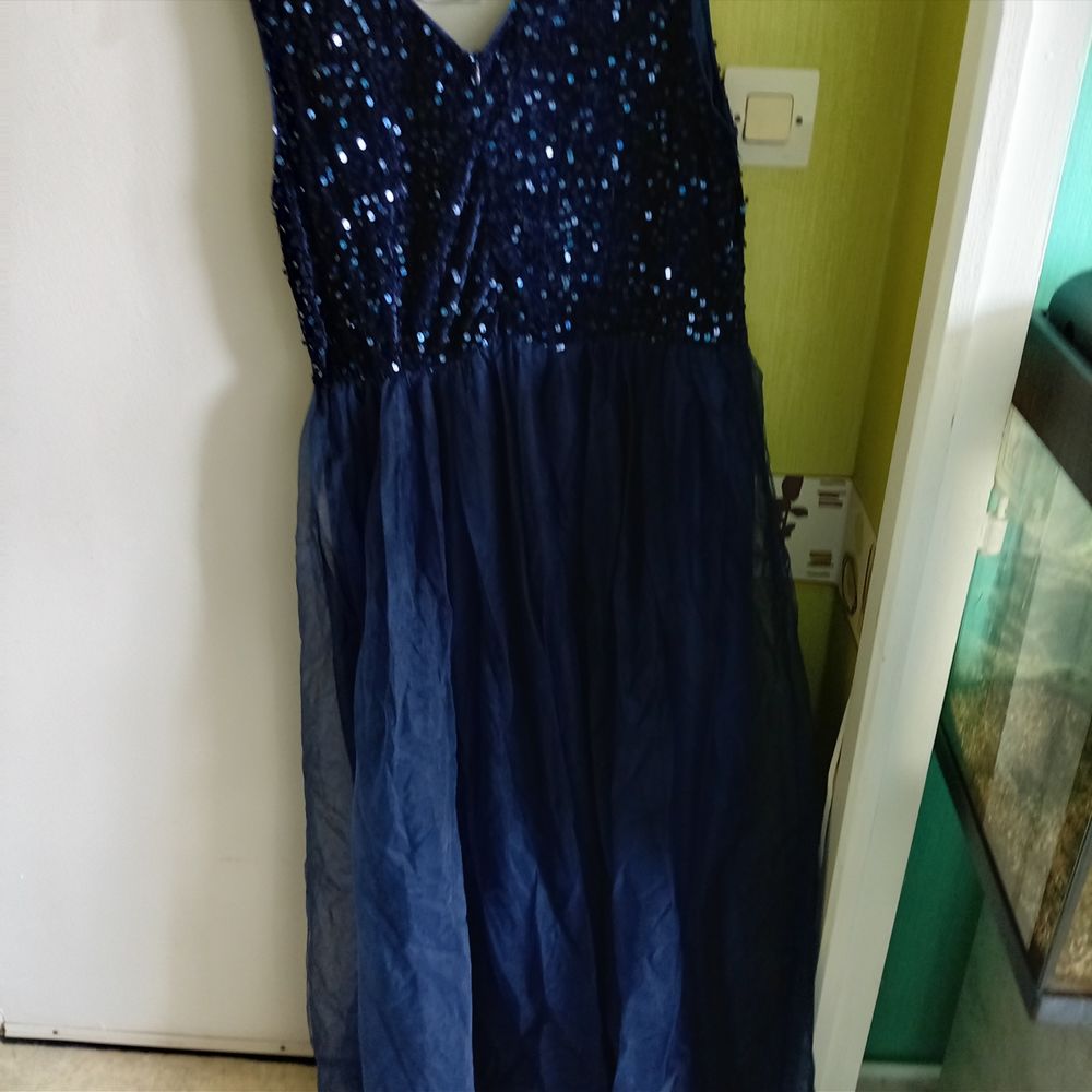 Longue robe femme de soir&eacute;e jamais port&eacute;e Vêtements