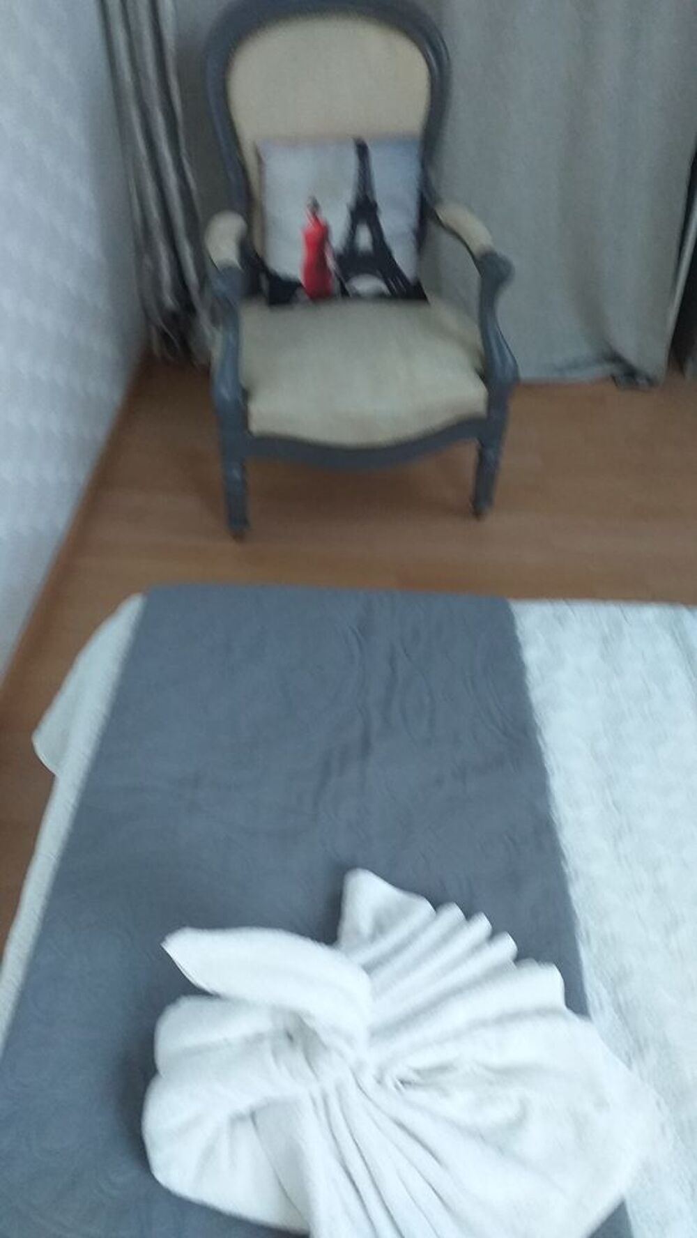 Fauteuil Louis XV gris tissus blanc Meubles