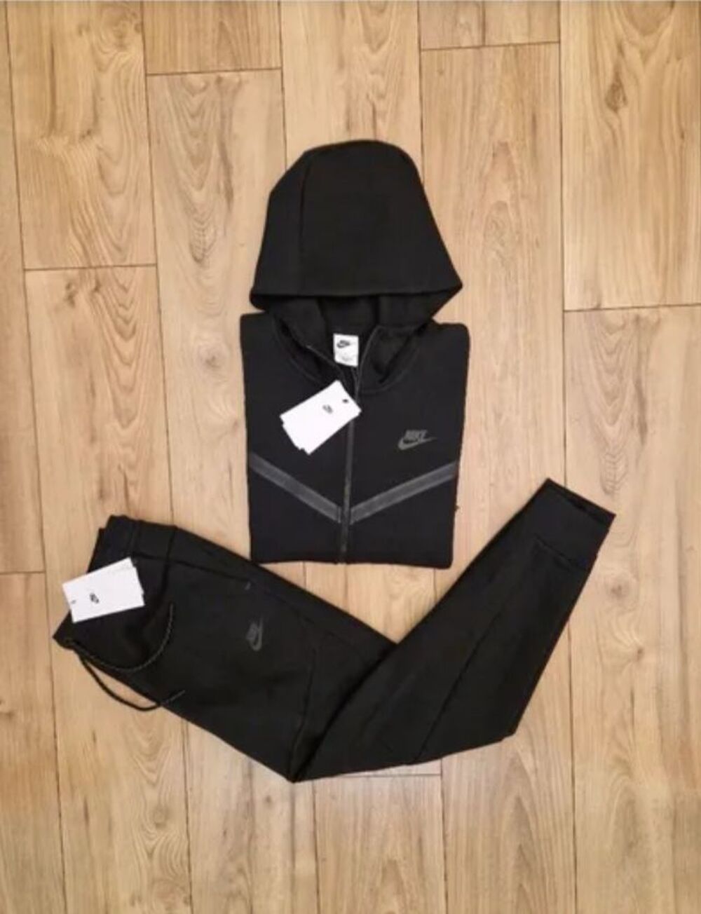 Surv&ecirc;tement Nike tech fleece noir Neuf Vêtements
