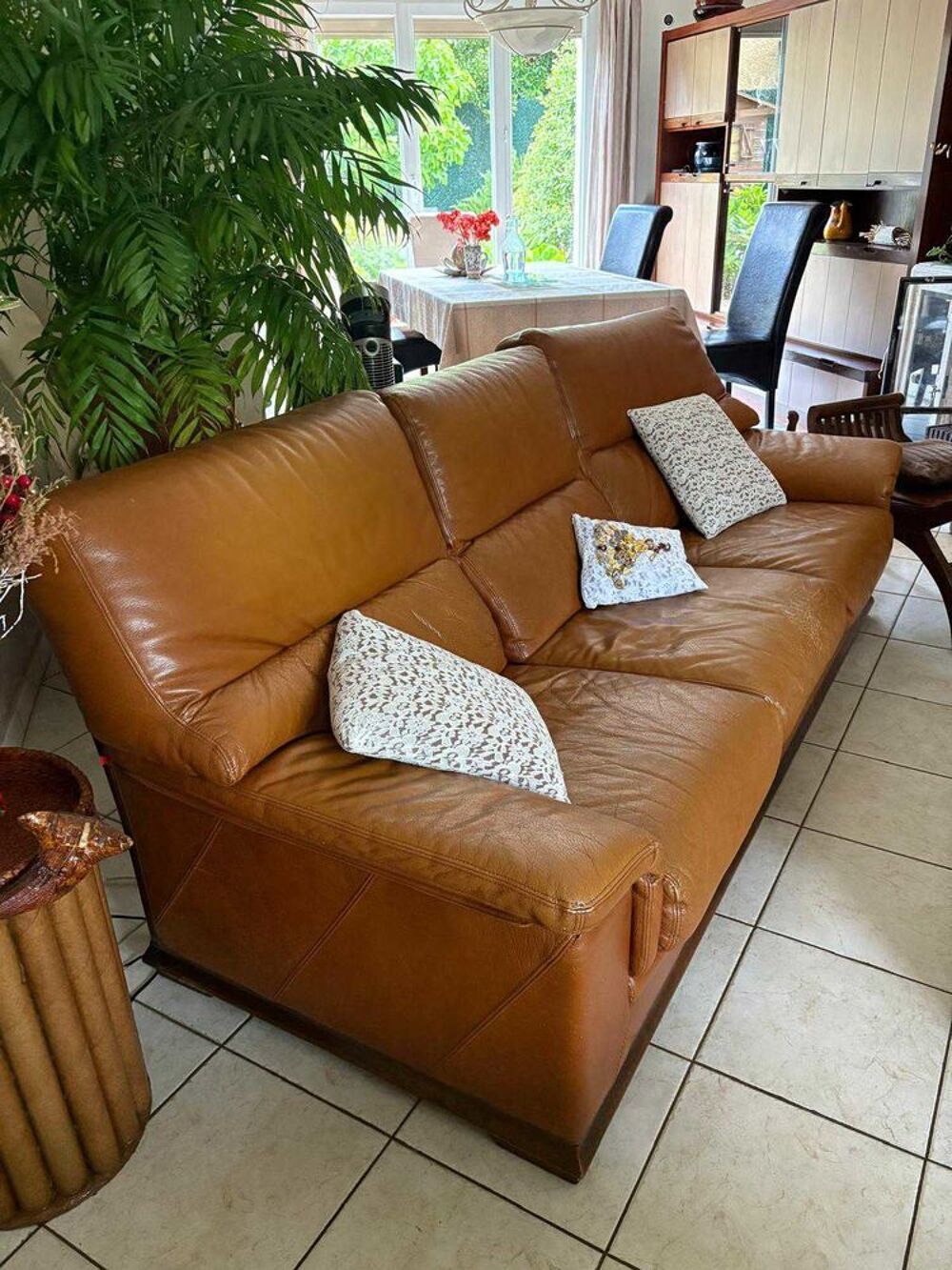 je souhaite vendre un salon vinted en cuir v&eacute;ritable de couleur miel en bon &eacute;tat. Meubles