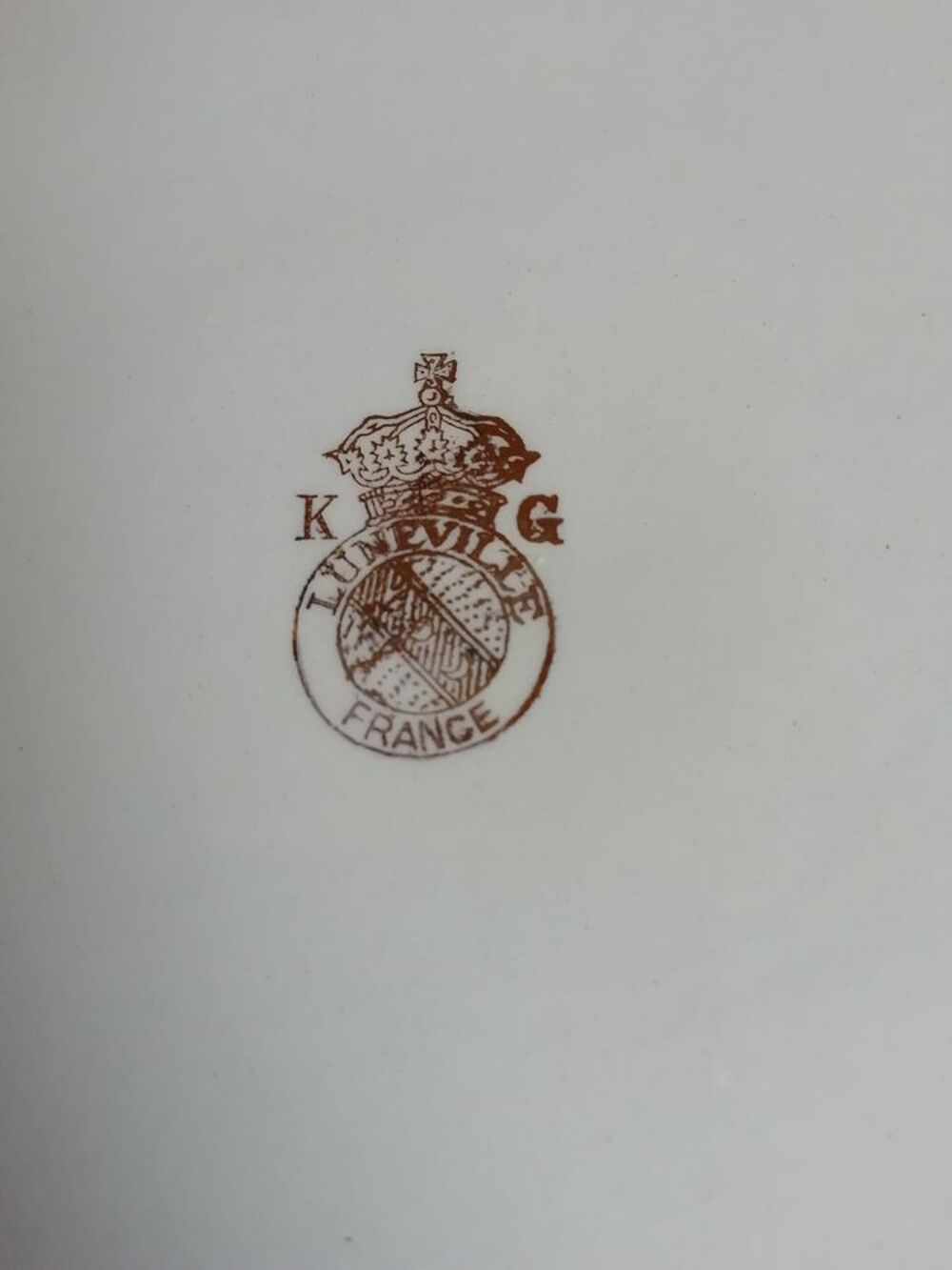 Plat de service en porcelaine de Lun&eacute;ville Décoration
