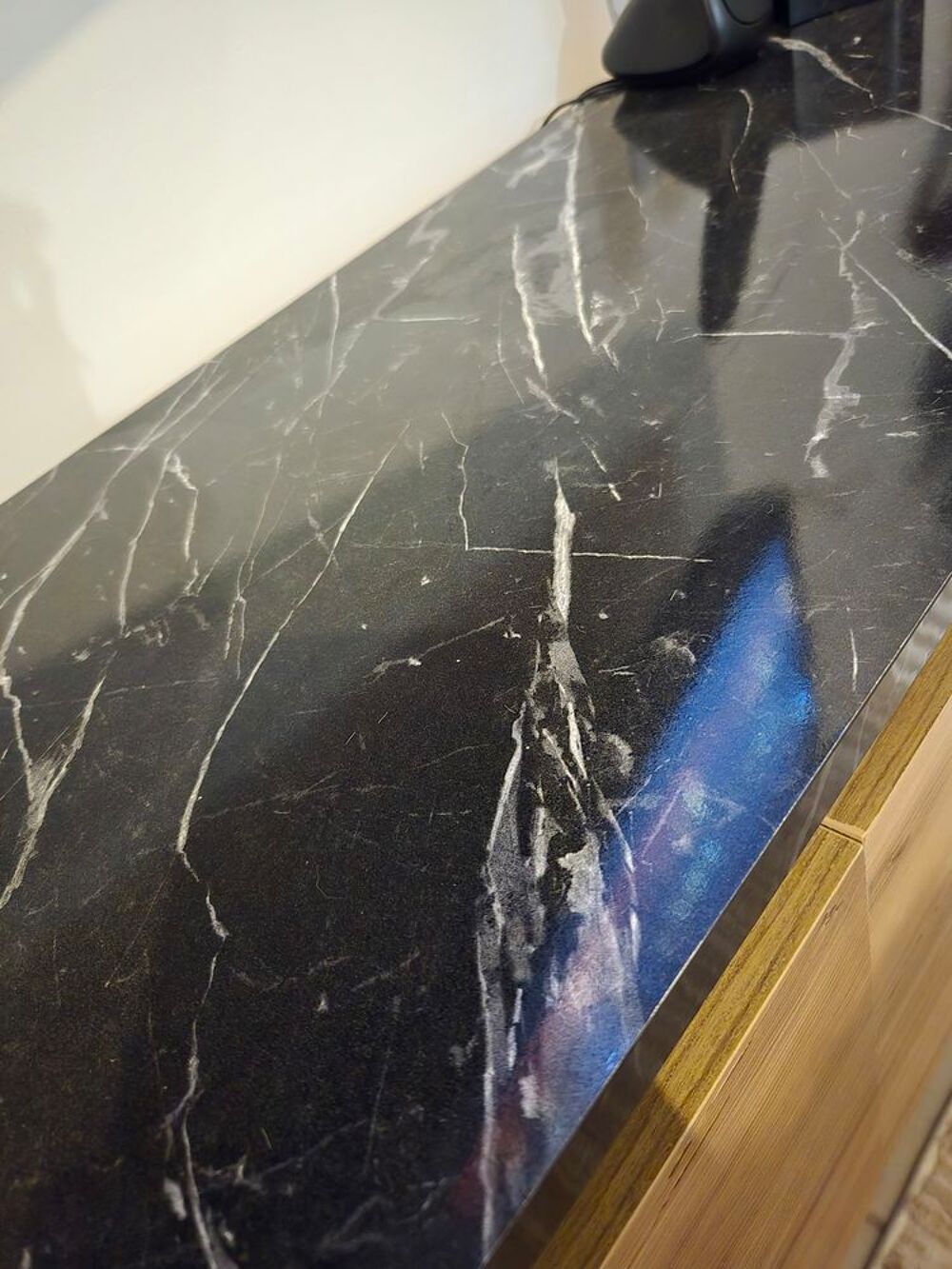 Meuble TV bois clair et marbre noir Meubles