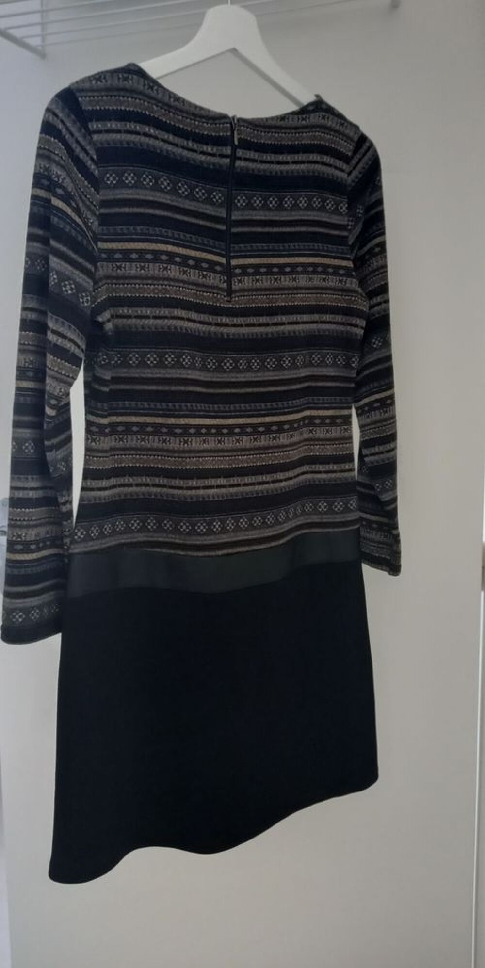 Robe fille &agrave; suivre Vêtements