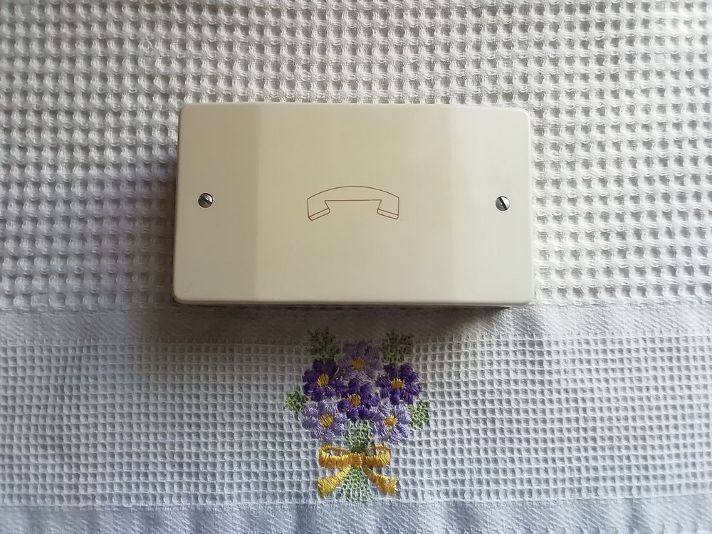 R&eacute;glette t&eacute;l&eacute;phonique ou autre neuve 24 plots Bricolage