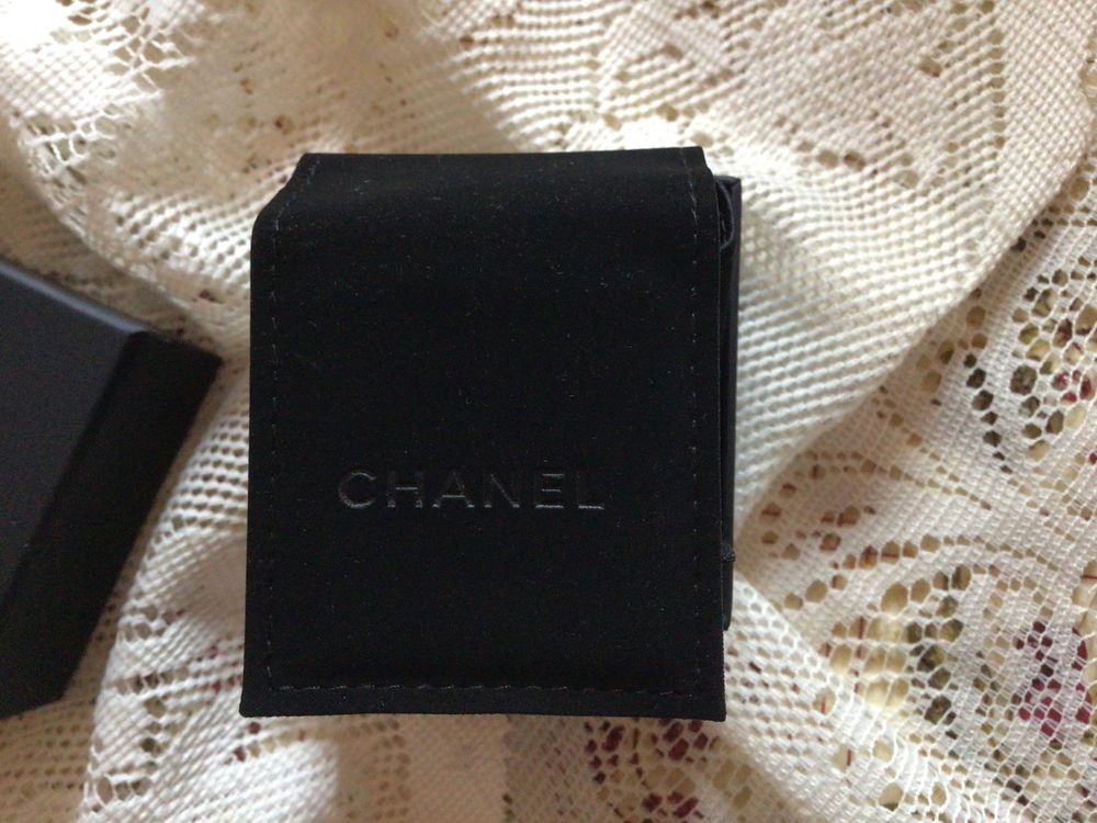  bo&icirc;te &agrave; boucles d oreilles CHANEL Bijoux et montres