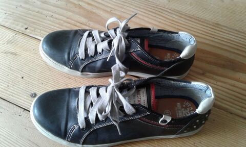 Chaussure Mustang  taille 41 Unisexe 30 Roanne (42)