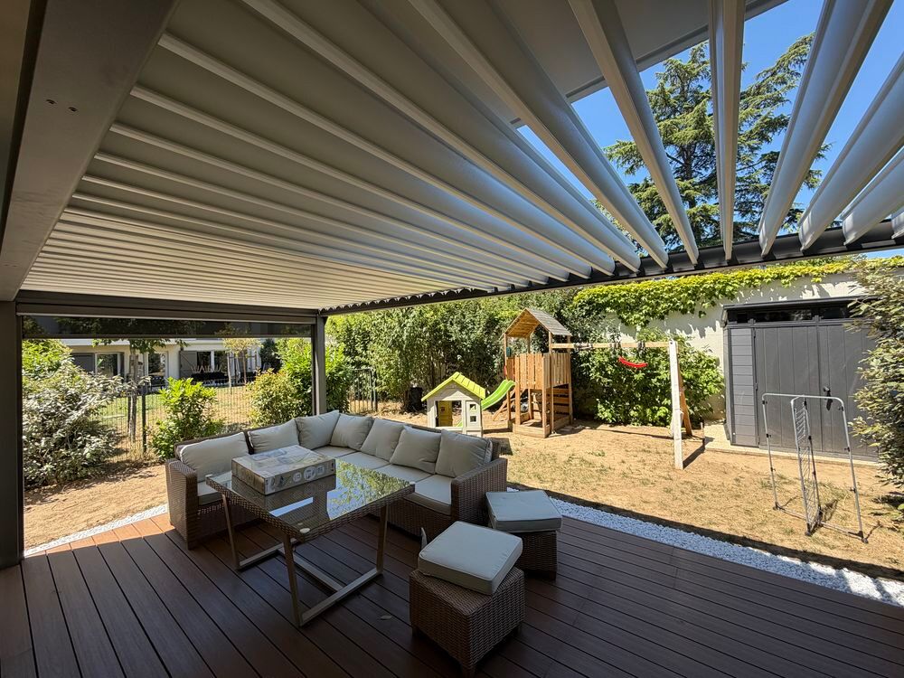 Pergola bioclimatique motoris&eacute;e GREEN OUTSIDE M&eacute;n&eacute;a 18,45 m&sup2; Jardin