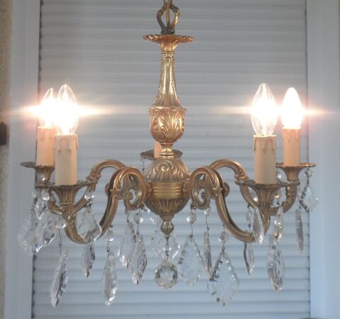 Lustre ancien  5 clairages en bronze dor et pampilles 280 Castries (34)