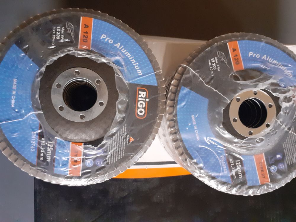 Lot de 10 disques a lamelles poncer surfacer 125mm grain 120 Aluminium et metal 30 euros le lot de 10 Disponible plusieurs Bricolage