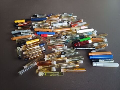 Environ 80 �chantillons d'eau de toilette  15 La Cadi�re-d'Azur (83)