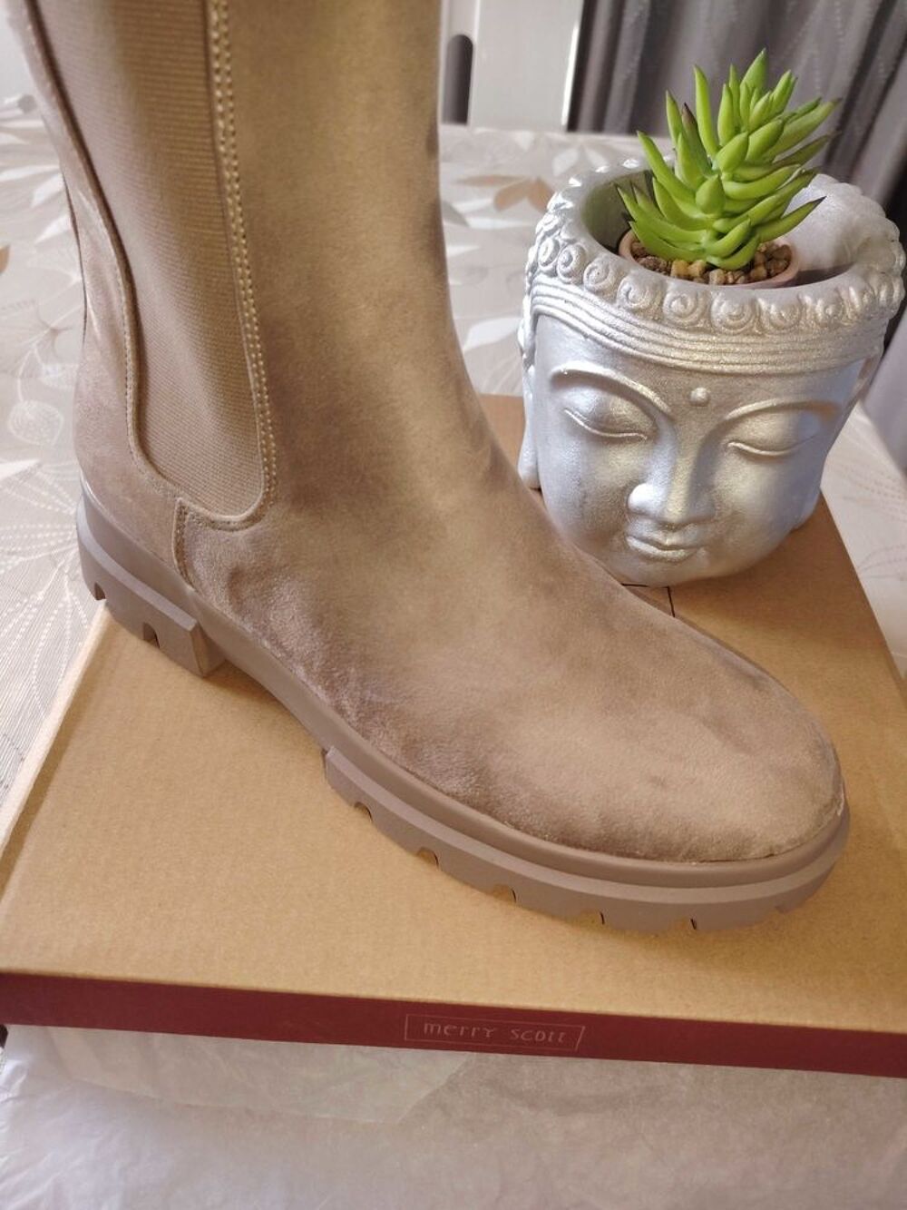 tr&egrave;s belle bottines Neuve Chaussures