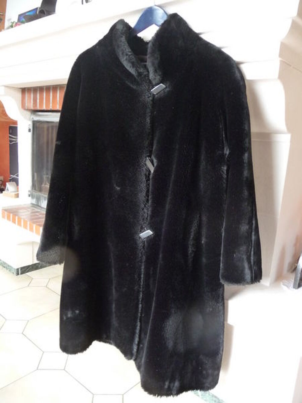 MANTEAU FEMME EN FAUSSE FOURRURE T 46/48 Vêtements