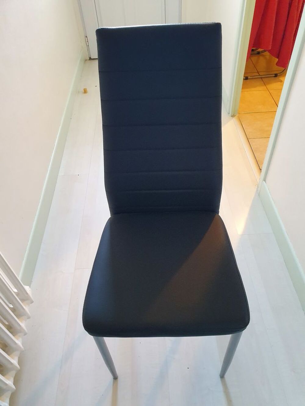 TABLE + 4 CHAISES Meubles