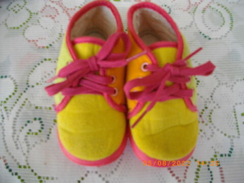 Chaussons jaune et rose enfant - Pointure : 21 Perros-Guirec (22)