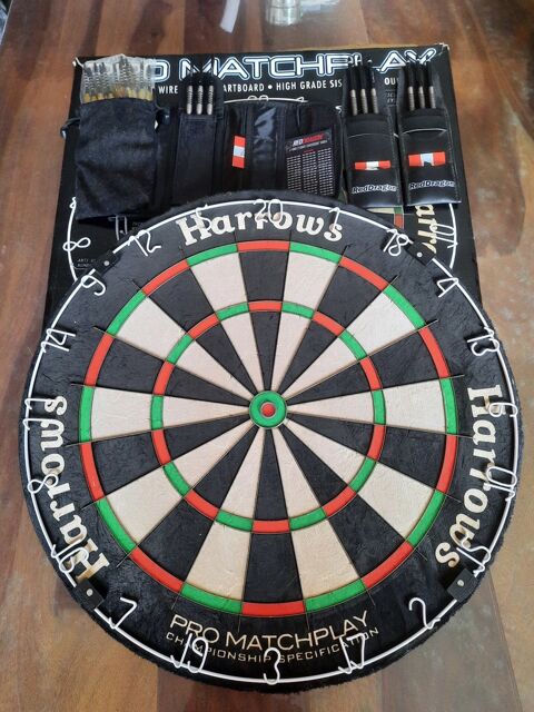 Cible de Flchettes Harrows avec Accessoires jamais servi 0 Ussel (15)