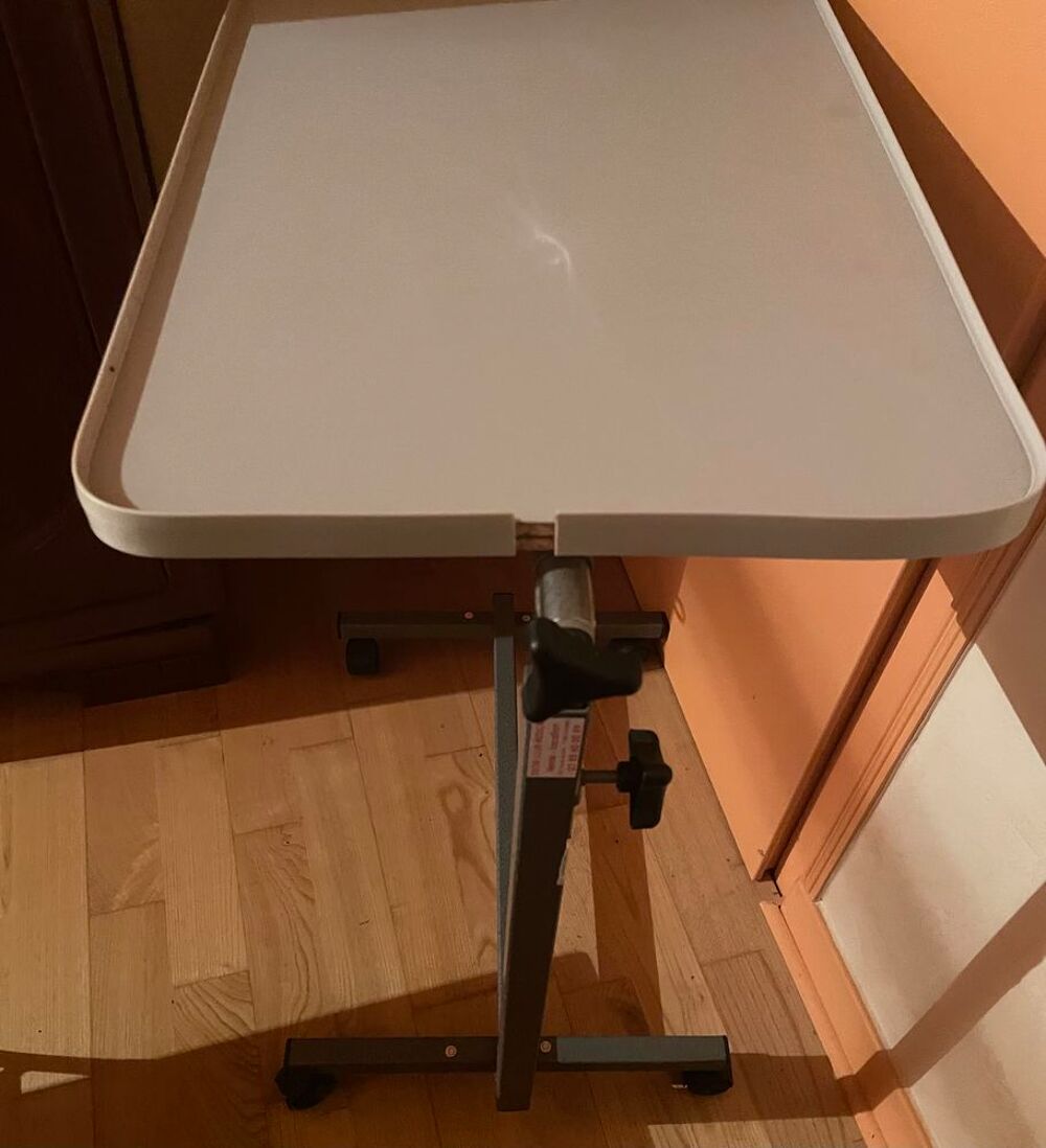 Table pour lit m&eacute;dicalis&eacute; Meubles