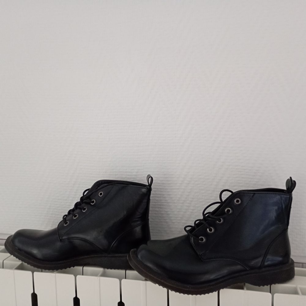 Boots vernis noir T40/41 Chaussures