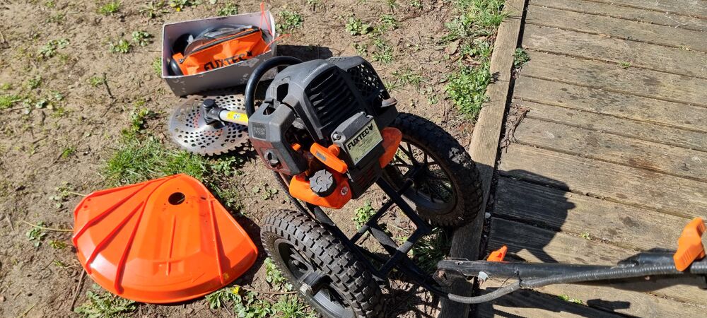 D&eacute;broussailleuse thermique a roues neuve Bricolage