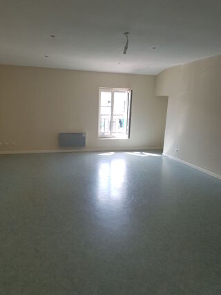  Appartement à louer 3 pièces 82 m²