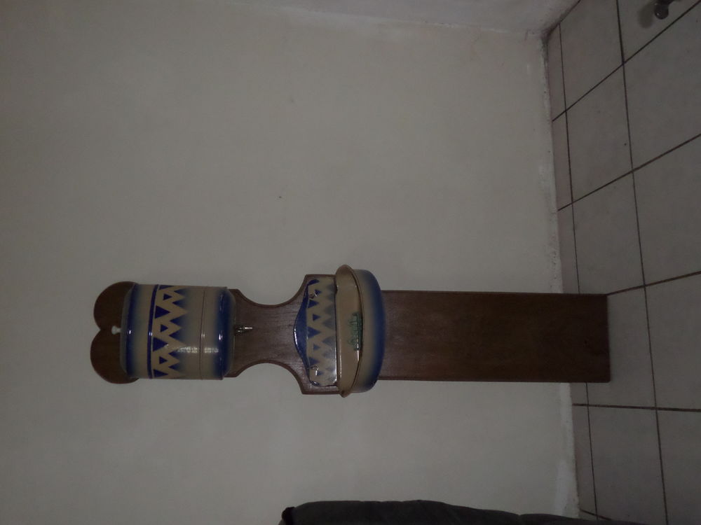 Fontaine , lave main en m&eacute;tal &eacute;maill&eacute; D�coration