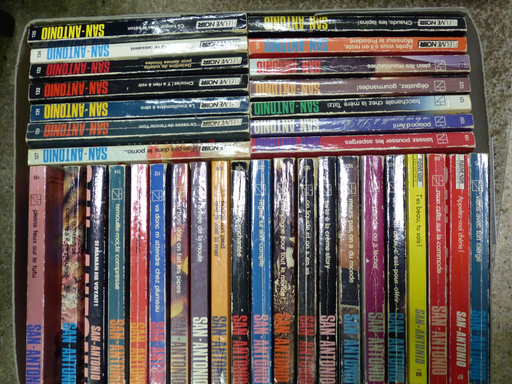 Collection de 170 San Antonio. Livres et BD