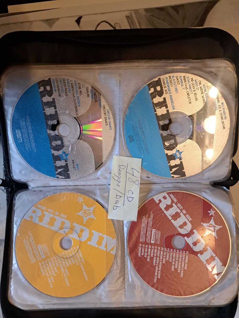 300 CD. Faire offre. Merci CD et vinyles